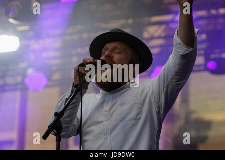 Worms, Deutschland. 18. Juni 2017. Britische Sängerin Alex Clare führt live auf der Bühne auf die 2017 Festival der Jazz- und Joy in Worms. Bildnachweis: Michael Debets/Pacific Press/Alamy Live-Nachrichten Stockfoto