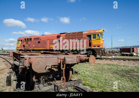 Ausgemusterte Lokomotive auf einem Abstellgleis Werris Creek NSW Australia. Stockfoto