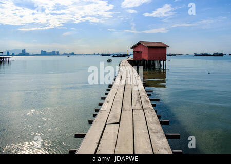 Eine kleine betende Hütte in der Nähe von Ende der Promenade am Tan Steg, eines der sechs chinesischen Clan Molen Penang, Pulau Pinang, Malaysia. Stockfoto