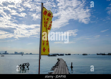 Blick auf Penang Hafen und die Promenade und die Fahne Tan Mole, eines der sechs chinesischen Clan Molen Penang, Pulau Pinang, Malaysia. Stockfoto