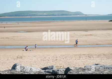 Millennium, Coastal, Pfad, Radfahren, Wandern, Wohnwagen, Sommer, am Burry Port,near,Llanelli,West,Wales,U.K.UK, Leuchtturm, Strand, Küste, Küste, im Freien, im freien Stockfoto