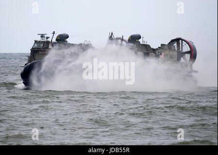 Eine amerikanische Landing Craft Air Cushion LCAC 86 während der 45. Ausgabe der Übung BALTOPS 2017 BALTIC OPERATIONS in Ustka, Polen, 14. Juni 2017 © Wojc Stockfoto