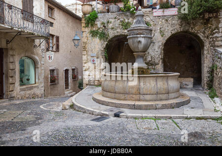 Wasser-Brunnen in Saint Paul de Vence quadratisch Stockfoto