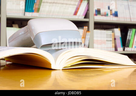 Bibliothek bar Code Scanner, die Bibliothek notwendige Ausrüstung. Stockfoto