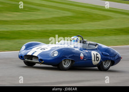 1959 Lister-Jaguar Costin mit Fahrer Richard Kent während das Scott Brown Trophy Rennen in Goodwood GRRC 75. Mitgliederversammlung, Sussex, UK. Stockfoto