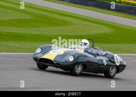 1959 Lister-Jaguar Costin mit Fahrer Darren McWhirterduring Scott Brown Trophy-Rennen in Goodwood GRRC 75. Mitgliederversammlung, Sussex, UK. Stockfoto