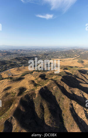 Luftaufnahmen von Thousand Oaks, in der Nähe von Newbury Park und die Santa Monica Mountains National Recreation Area Los Angeles, Kalifornien. Stockfoto