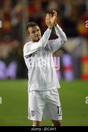 DAVID BECKHAM begrüßt FANS V ENGLAND ESTADIO RAMON SANCHEZ PIZJUAN Sevilla Spanien 11. Februar 2009 Stockfoto