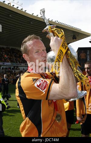 JODY CRADDOCK Küsse TROPHY Wölfe V DONCASTER MOLINEUX STADIUM WOLVERHAMPTON ENGLAND 3. Mai 2009 Stockfoto