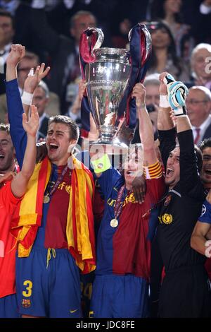 PIQUE PUYOL & VALDES LIFT BARCELONA V MANCHESTER UNITED STADIO OLIMPICO Rom 27. Mai 2009 Stockfoto