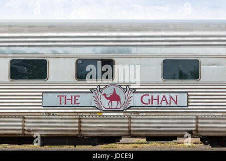 Der berühmte Ghan Zug am Bahnhof von Alice Springs. Zentral-Australien Stockfoto