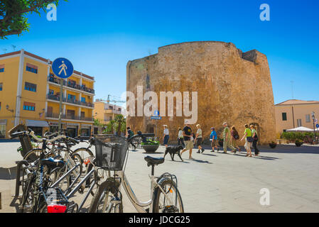 Alghero Sardinien, der Torre de Sant Joan - eine der 7 mittelalterliche Türme in der Altstadt von Alghero, Nord-Sardinien gelegen. Stockfoto