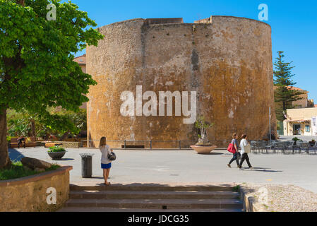 Alghero alten Stadtturm, der Torre de Sant Joan - eine der 7 mittelalterliche Türme in der Altstadt von Alghero, Nord-Sardinien gelegen. Stockfoto