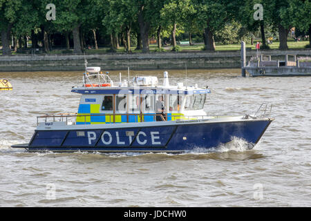 Themse, London, UK. Marine Polizei Einheit Patrouillenboot auf Themse im Wandsworth Park. Stockfoto