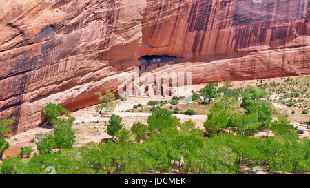Das weiße Haus Ruinen ein Dorf gebaut von Anasazi-Indianer, Canyon de Chelly National Monument, Arizona, USA Stockfoto