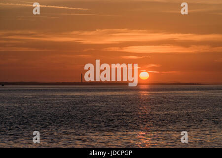 Sonnenaufgang über fawley New Forest am Fort Victoria yarmouth Isle of Wight Stockfoto