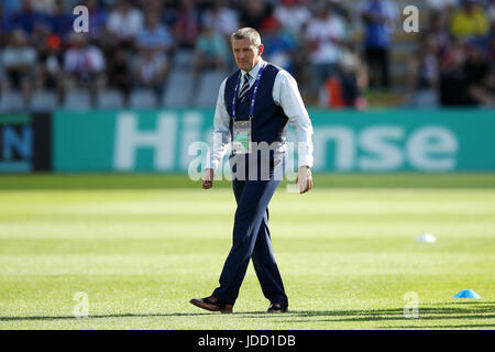 England-Manager Aidy Boothroyd vor der UEFA-U21-Europameisterschaft, Gruppe ein Match in der Kolporter Arena Kielce. Stockfoto