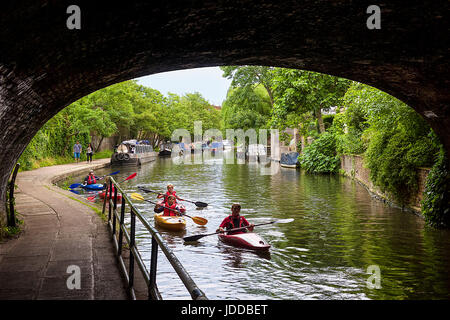 Paddeln im Regents Canal Stockfoto