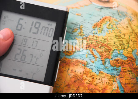 Portland, UK. 19. Juni 2017. Hohe Temperaturen bis spät in den Tag auch in den Küstengebieten, als beibehalten gemessenen hier in Portland, Dorset Credit: Stuart Fretwell/Alamy Live-Nachrichten Stockfoto