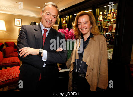 Basel, Schweiz. 23. April 2013. BASELWORLD 2013, die bíggest Uhren- und Schmuck-Messe der Welt am Mittwoch, 24.04.2013: Chopard Cocktail mit CEO Caroline Scheufele und seinem Bruder Karl Friedrich Scheufele | Nutzung weltweit Credit: Dpa/Alamy Live-Nachrichten Stockfoto