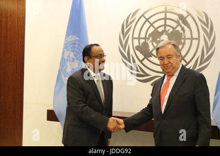 UN, New York, USA. 19. Juni 2017.  Bangladeshs Außenminister Shahidul Haque traf sich mit UN-Generalsekretär Antonio Guterres Photo: Matthew Russell Lee / Inner City Press/Alamy Live News Stockfoto