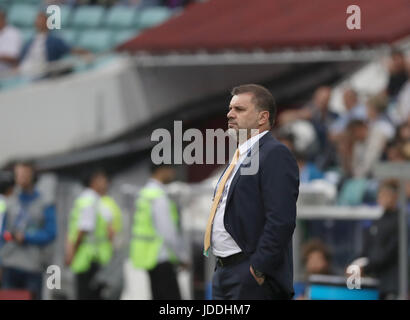 Sotschi, Russland. 19. Juni 2017. Cheftrainer Postecoglou Ange von Australien blickt auf in der Gruppe B-Match zwischen Australien und Deutschland der FIFA-Konföderationen-Pokal 2017 in Sotschi, Russland, am 19. Juni 2017. Deutschland gewinnt 3: 2. Bildnachweis: Xu Zijian/Xinhua/Alamy Live-Nachrichten Stockfoto