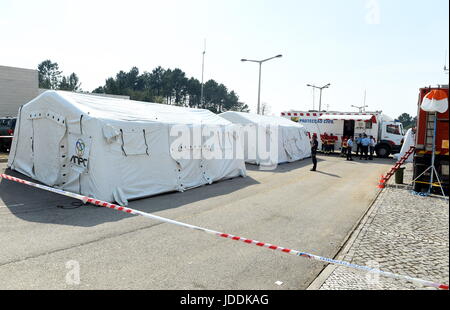 Leiria. 19. Juni 2017. Foto aufgenommen am 19. Juni 2017 zeigt das Disaster Relief Command Center in Avelar in der Nähe von Leiria, rund 200 Kilometer nordöstlich von Lissabon, Portugal. Die Zahl der Todesopfer durch den Wald Feuer wütet in Zentral Portugal stieg auf 64 am Sonntag, mit 135 Verletzte, und Suche nach Einrichtungen und Untersuchung über die Ursache der Katastrophe waren noch im Gange. Bildnachweis: Zhang Liyun/Xinhua/Alamy Live-Nachrichten Stockfoto