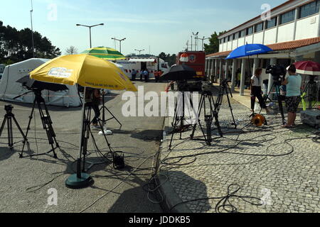 Leiria. 19. Juni 2017. Foto aufgenommen am 19. Juni 2017 zeigt das Disaster Relief Command Center in Avelar in der Nähe von Leiria, rund 200 Kilometer nordöstlich von Lissabon, Portugal. Die Zahl der Todesopfer durch den Wald Feuer wütet in Zentral Portugal stieg auf 64 am Sonntag, mit 135 weitere wurden verletzt, und die Suche nach mehr Leichen und Untersuchung über die Ursache der Katastrophe waren noch im Gange. Bildnachweis: Zhang Liyun/Xinhua/Alamy Live-Nachrichten Stockfoto