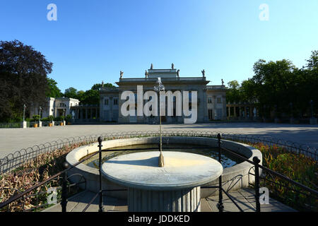 Warschau, Polen. 20. Juni 2017. Polen, Warschau, 20. Juni 2017: voller Sonnenschein bei steigenden Temperaturen füllt leere Lazienki-Park am Morgen. Bildnachweis: Madeleine Ratz/Alamy Live-Nachrichten Stockfoto