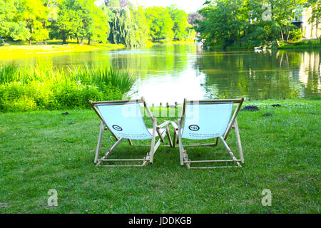 Warschau, Polen. 20. Juni 2017. Polen, Warschau, 20. Juni 2017: voller Sonnenschein bei steigenden Temperaturen füllt leere Lazienki-Park am Morgen. Bildnachweis: Madeleine Ratz/Alamy Live-Nachrichten Stockfoto