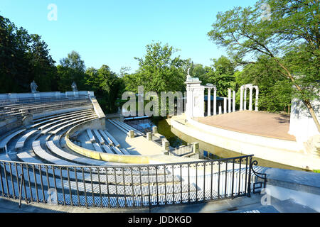 Warschau, Polen. 20. Juni 2017. Polen, Warschau, 20. Juni 2017: voller Sonnenschein bei steigenden Temperaturen füllt leere Lazienki-Park am Morgen. Bildnachweis: Madeleine Ratz/Alamy Live-Nachrichten Stockfoto