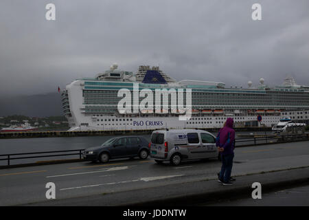 Wetter, Norwegen, grau und düster starten in Alesund Credit: Keith Larby/Alamy Live News Stockfoto