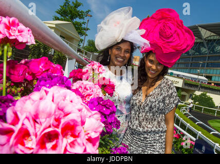 Ascot, Großbritannien. 20. Juni 2017. Mode am ersten Tag des Royal Ascot-Rennen, UK. 20. Juni 2017. Bildnachweis: John Beasley/Alamy Live-Nachrichten Stockfoto