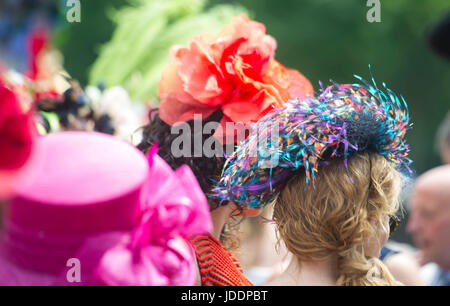 Ascot, Großbritannien. 20. Juni 2017. Mode am ersten Tag des Royal Ascot-Rennen, UK. 20. Juni 2017. Bildnachweis: John Beasley/Alamy Live-Nachrichten Stockfoto