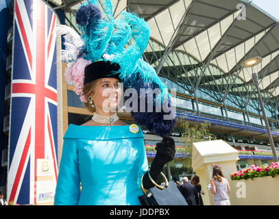 Ascot, Großbritannien. 20. Juni 2017. Mode am ersten Tag des Royal Ascot-Rennen, UK. 20. Juni 2017. Bildnachweis: John Beasley/Alamy Live-Nachrichten Stockfoto