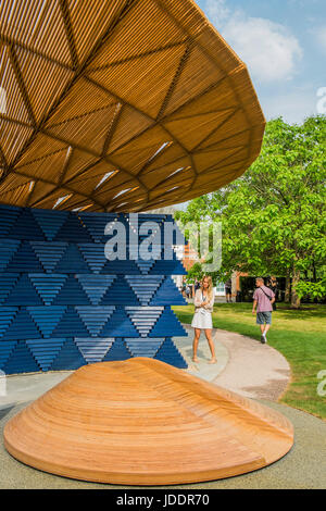 Hyde Park, London, UK. 20. Juni 2017. Die neuen Serpentine Pavillon von Diebedo Francis Kere entworfen wird außerhalb der Serpentine Gallery in Hyde Park eröffnet. Bildnachweis: Guy Bell/Alamy Live-Nachrichten Stockfoto