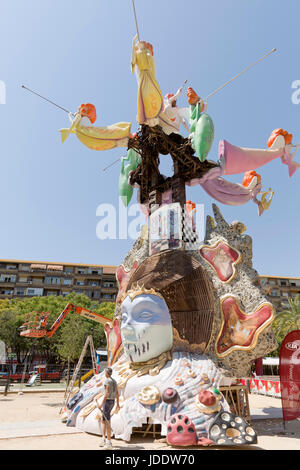 Alicante, Spanien. 20. Juni 2017. Bild, das Fegefeuer der Florida Plaza Las Viñas, vom Künstler Fran Santonja entspricht. Heute beenden sie setzen die letzten Details am Tag den Plantá lauten. Es fördert die Pflanze das Lagerfeuer und die Kaserne durch alle Ecken von Alicante. Bildnachweis: FRANCISCO GONZALEZ SANCHEZ/Alamy Live-Nachrichten Stockfoto