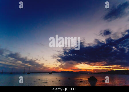 JUAN LES PINS, Frankreich - 20. September 2016: Majestätischen Sonnenuntergang am Mittelmeer in Juan-Les-Pins an der französischen Riviera gedreht Stockfoto