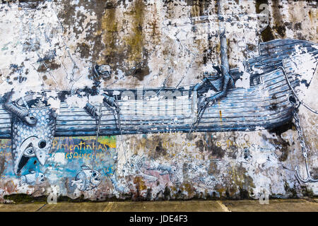 Wand im Hafen von Ponta Delgada. Ponta Delgada auf der Insel Sao Miguel ist die Hauptstadt der Azoren. Stockfoto