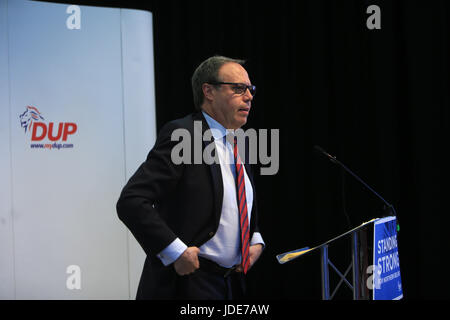 Nord Antrim - Ian Paisley Jnr, Osten Antrim: Sammy Wilson. Drücken Sie Auge. ... Der südantrim - Paul Girvan, North Belfast - Nigel Dodds, East Belfast - Gavin Robinson, South Belfast - Emma Little-Pengelly, Lagan Valley: Sir Jeffrey Donaldson, Strangford - Jim Shannon, die DUP, die Democratic Unionist Party, Sydney Anderson, Obere Bann, Jonathan Bell, Strangford, Maurice Bradley, Osten Londonderry, Paula Bradley, Belfast North, Joanne Bunting, Belfast Ost, Keith Buchana, Mid Ulster, Thomas Buchanan, West Tyrone, Pam Cameron, der südantrim, Arlene Foster, Nigel Dodds, Ian Paisley, Emma wenig Pengelly, Cand. Stockfoto