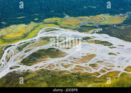 Fluss von Gletscherschmelze in Alaska Wildnis geflochten Stockfoto