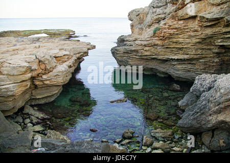 Die felsigen Strand von Brekhat, Israel in der Nähe von Rosh Hanikra Stockfoto