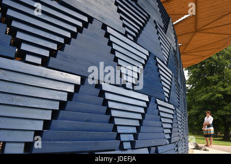 Das Galerie Design vom Designer Francis Kere während der Presse-Ansicht der Serpentine Gallery Pavillon 2017 in der Serpentine Gallery in Kensington Gardens, London. Stockfoto