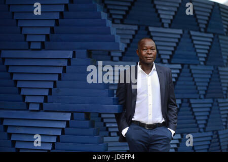 Designer Francis Kere, steht vor seiner Galerie Design, während die Presse Ansicht der Serpentine Gallery Pavillon 2017 in der Serpentine Gallery in Kensington Gardens, London. Stockfoto