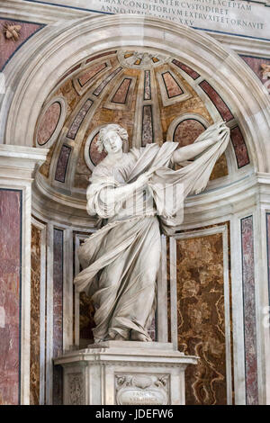 Statue von Veronica in St. Peter Basilika, Rom, Vatikan, Italien Stockfoto