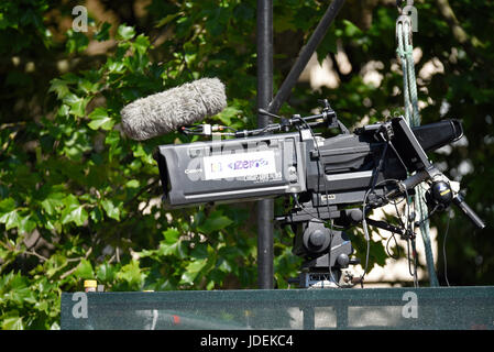 Canon Digisuper 95 Videokameraobjektiv, das von BBC Outside Broadcast während der TV-Berichterstattung Trooping the Colour 2017 verwendet wurde. The Mall, London, Großbritannien Stockfoto