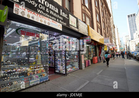 Geschäfte am Broadway in new Yorks Parfüm Bezirk New York City USA Stockfoto