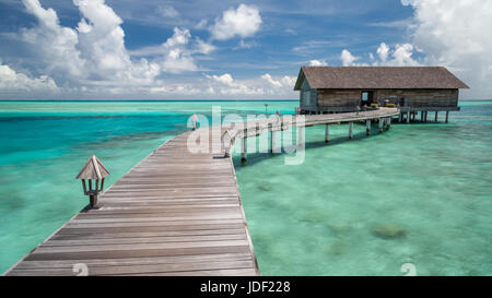 Holzhütte auf Stelzen in die Lagune, Gangehi Island, Gangehi Island Resort, Ari Atoll, Indischer Ozean, Malediven Stockfoto