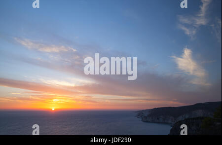 Farbenprächtigen Sonnenuntergang. Foto vom Kap Keri im Südwesten der griechischen Insel Zakynthos Stockfoto