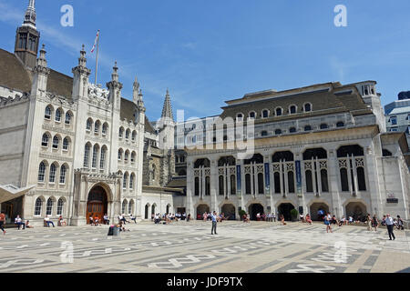 Blick auf die Guildhall und Guildhall Art Gallery in der City of London-UK Stockfoto